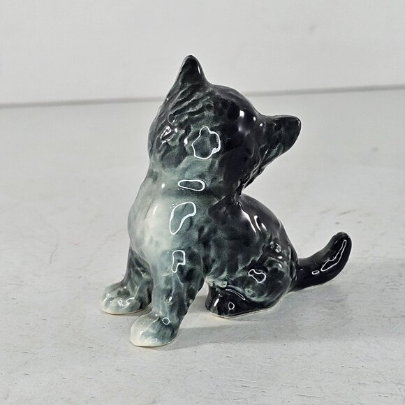 Sitting Miniature Goebel Cat Figurine with Lady Bug Green Eyed Gray Tabby - Picture 4 of 11